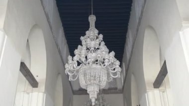 Kahire'deki Al Hakim Camii'nde avize