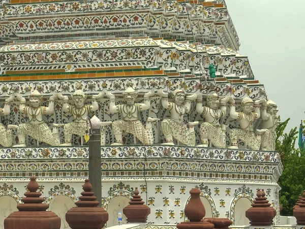 De belangrijkste prang van Wat Arun tempel, Bangkok — Stockfoto