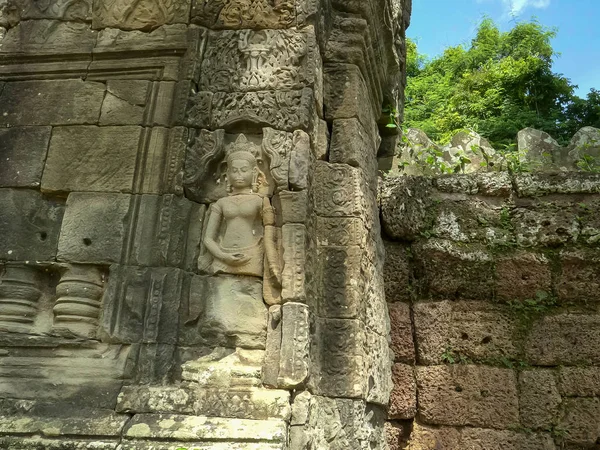 Estatua tallada en la puerta este de banteay kdei, angkor wat —  Fotos de Stock