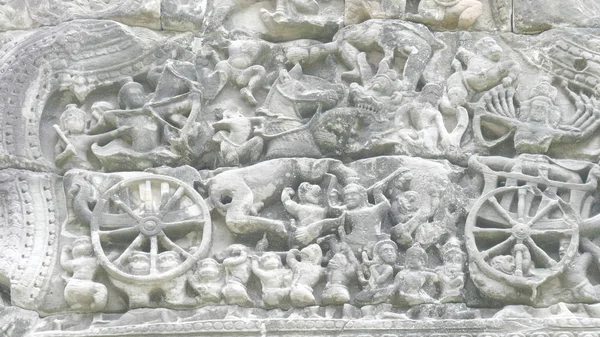 Uma cena de batalha esculpida em pedra no templo preah khan — Fotografia de Stock
