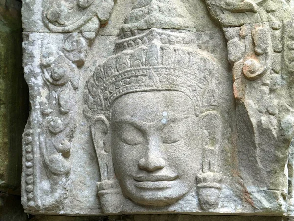 Una cara tallada en el templo preah khan — Foto de Stock