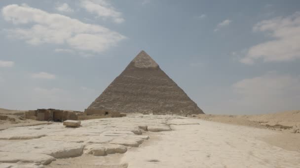 Сторона піраміди Кхафре в Гізі поблизу Каїра — стокове відео