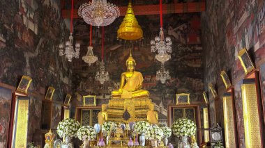 Wat Arun, Bangkok Papaz Salonunda altın Buddha