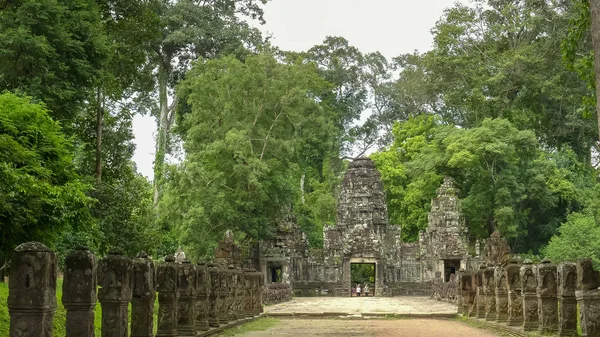 Preah Khan Tapınağı 'nın doğu geçidinde. — Stok fotoğraf