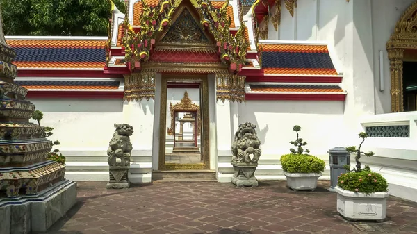 Tereny świątyni Wat pho w Bangkoku — Zdjęcie stockowe