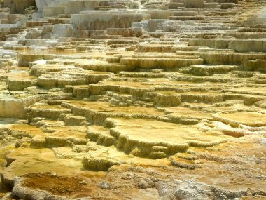 yellowstone höyük bahar terasları öğle vakti yakın