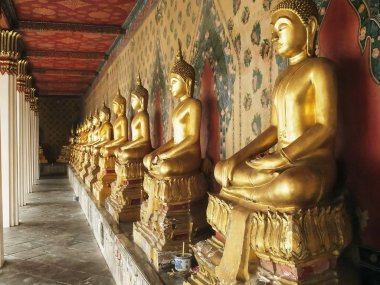 wat arun tapınağında bir manastırda buda heykelleri, bangkok