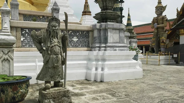 Kő kínai őr szobor a smaragd buddha templom Thaiföldön — Stock Fotó