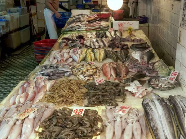 Vis te koop bij chun yeung natte markt in hong kong — Stockfoto