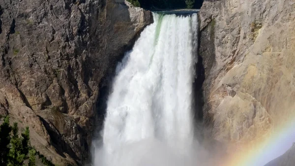 Close up shot of the lower falls rainbow at yellowstone — Stock Photo, Image