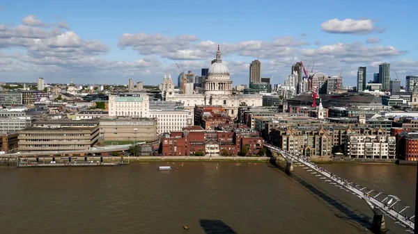 St. Paul 'un ve Londra' daki Tate 'lerin yüksek manzarası. — Stok fotoğraf