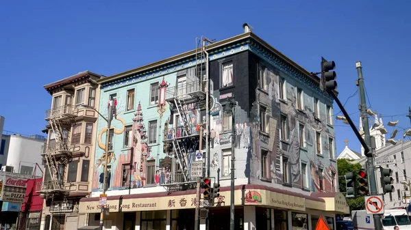 SAN FRANCISCO, CA, ESTADOS UNIDOS DA AMÉRICA - OUTUBRO, 26 de outubro de 2017: um edifício decorado na cidade chinesa de São Francisco — Fotografia de Stock