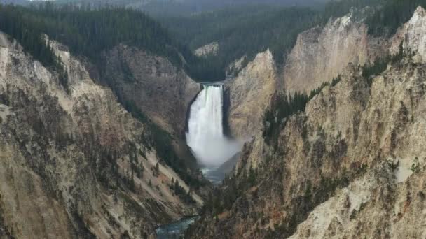 Yellowstone 'daki sanatçı noktasından daha düşük düşüşün görüntüsü — Stok video