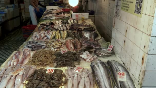 Vis te koop bij chun yeung natte markt in hong kong — Stockvideo