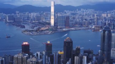 Hong Kong, Çin - 2 Ekim 2017: Viktorya Limanı ve Hong Kong adasının tepesinden yakın çekim