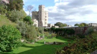 Kral Edward Iii, Windsor Kalesi 'nde kule.