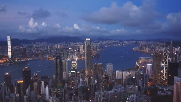 香港のピークから夕暮れ時にビクトリア港 — ストック動画
