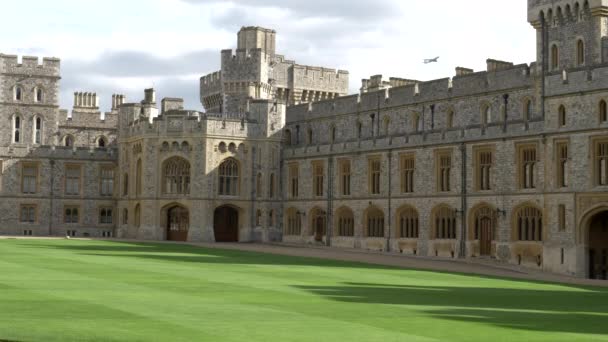 LONDRES, ESPAÑA - 4 DE OCTUBRE DE 2017 el cuadrángulo en el castillo de Windsor cerca de Londres — Vídeo de stock