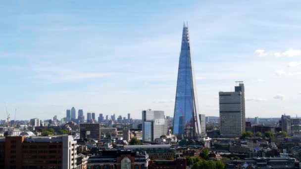 London, England- October, 5 2017: the shard from the tate art gallery in london — стокове відео