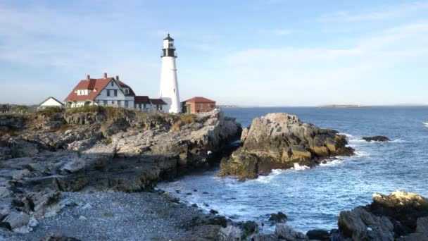 Ακρωτήριο Elizabeth light και αλιευτικό σκάφος στο Portland στο Maine — Αρχείο Βίντεο