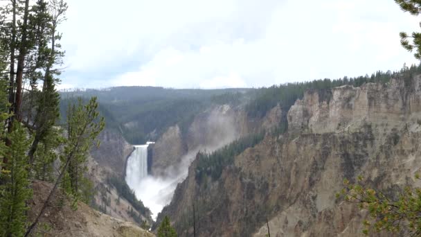 Öğleden sonra Yellowstone 'daki sanatçı noktasından daha düşük düşüşler. — Stok video