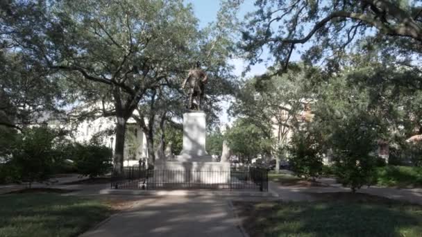 Blick auf die Oglethorpe-Statue auf dem Chippewa Square, Savanne — Stockvideo