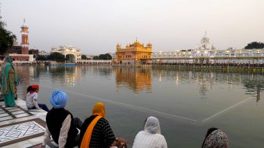 AMRITSAR, Hindistan - 18 Mart 2019: Amritsar 'daki Altın Tapınak' a geniş görüş