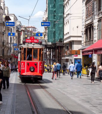 İSTANBUL, TURKEY - MAYIS, 22, 2019: İstanbul 'daki taksim-tünel tramvayı önü