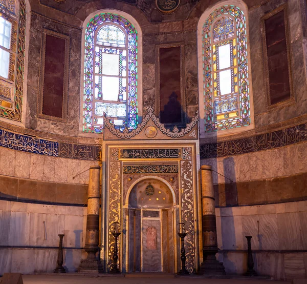 ISTANBUL, TURKEY - MAY, 23, 2019: close of the mihrab Inside hagia sophia mosque in istanbul — стокове фото