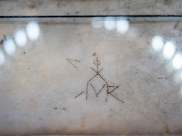 Istanbul NBUL, TURKEY - MAY, 23, 2019: runic inscription inside hagia sophia mosque in ithe — 图库照片