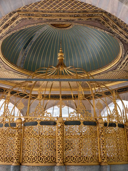 ISTANBUL, TURQUIA - MAIO, 23, 2019: close shot of the interior of ablution fountain at hagia sophia mosque in istanbul, turkey — Fotografia de Stock