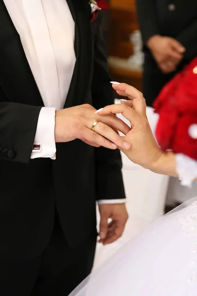 Putting Wedding Rings Ceremony Wedding — Stock Photo, Image