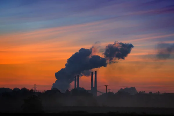 Rauchabzugshauben Fabrikschlote Bei Sonnenaufgang — Stockfoto