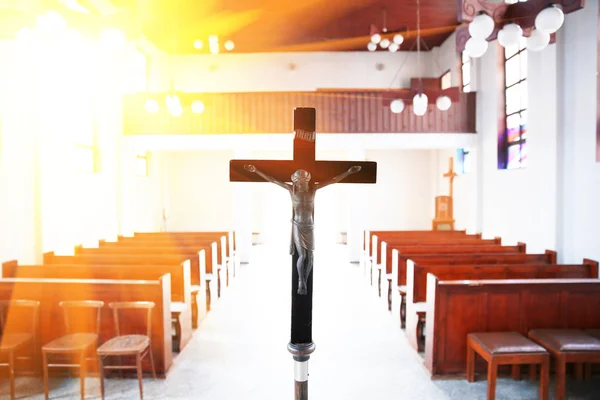 Krzyż Kaplicy Cmentarnej Światłem Nieba — Zdjęcie stockowe