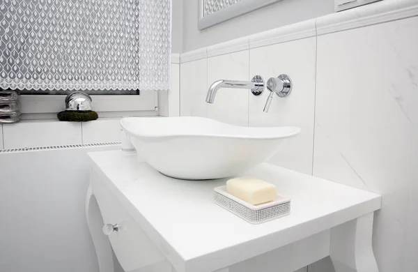 A modern style bathroom in a white-colored apartment. — Stock Image Modern Style Bathroom White Colored Apartment Stock Image