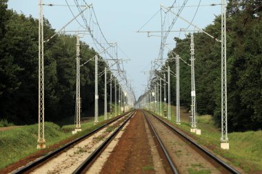 Güneşli bir günde Avrupa 'da demiryolu parçaları.