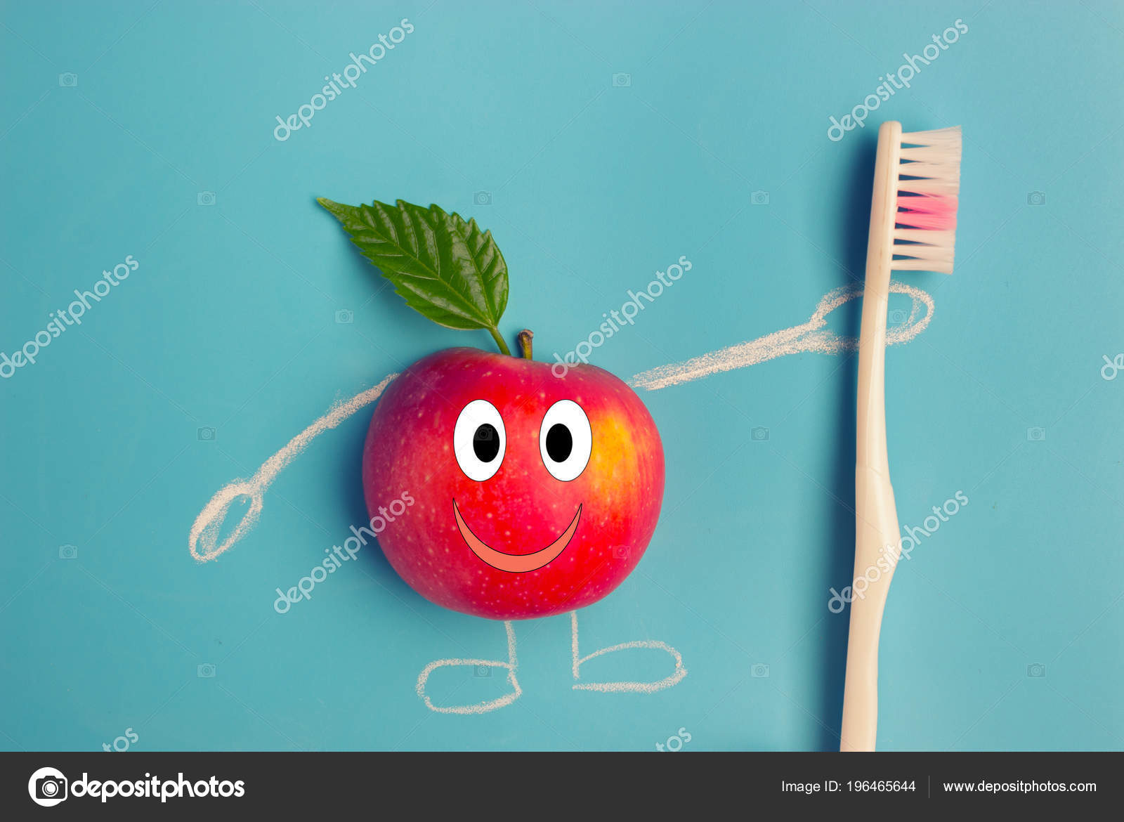 Rød æble med tandbørste Stock Photos, Royalty Free Rød æble med tandbørste | Depositphotos