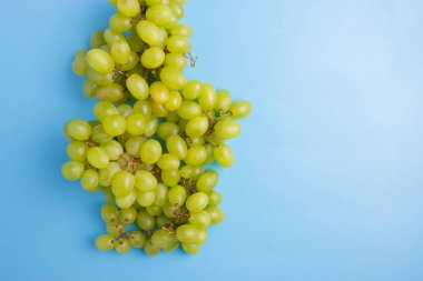 kopya alanı mavi zemin üzerine yeşil üzüm