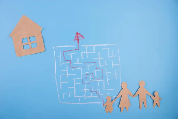 Emlak labirent. Bir labirent içinde gizli oyuncak ev