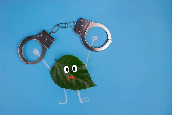 Green Leaf Character Handcuff Nature Concept — Stock Photo, Image