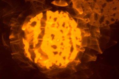 Soyut ışıklar, flash, gece şehir. yağmur damlaları