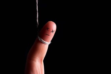 İntihar kavramı görüntü. parmak karakter asmak bir öz