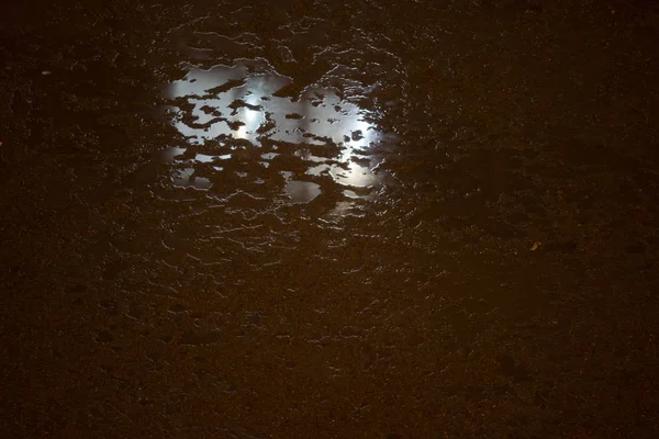 Dirty Puddle Night Light Reflection — Stock Photo, Image