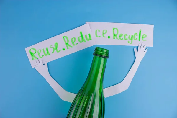 Concepto Reciclaje Vidrio Carácter Botella Con Bandera — Foto de Stock