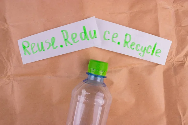 Garrafa Plástico Personagem Com Cartaz Conceito Reciclagem — Fotografia de Stock