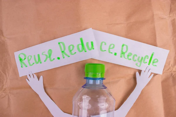 Carácter Botella Plástico Con Cartel Reciclar Concepto —  Fotos de Stock