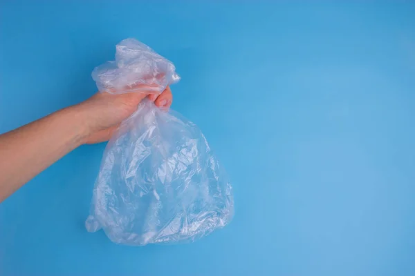 Bolsa Plástico Sobre Fondo Azul Concepto Contaminación — Foto de Stock