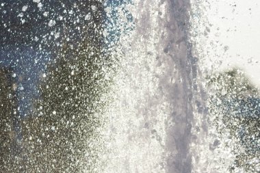 su sıçramasına yakın çekim. Çeşme yakın çekim