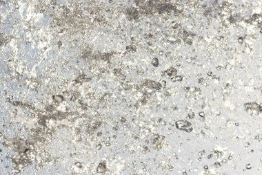 Yukarı sıçrama, yakın dalgalar. bulanık su sıçraması