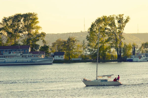 Small Sailing Boat Warm Sunset Light — Stock Photo, Image